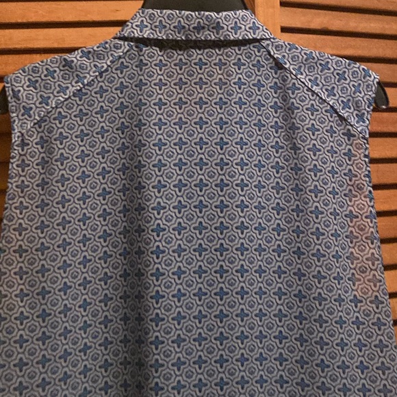 H&M Blue, Gold & Black Graphic Design Chiffon Sleeveless High Low Top - Picture 10 of 12